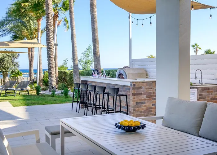 Goldfish - 5br Beachfront Luxury With Pool & Jacuzzi *