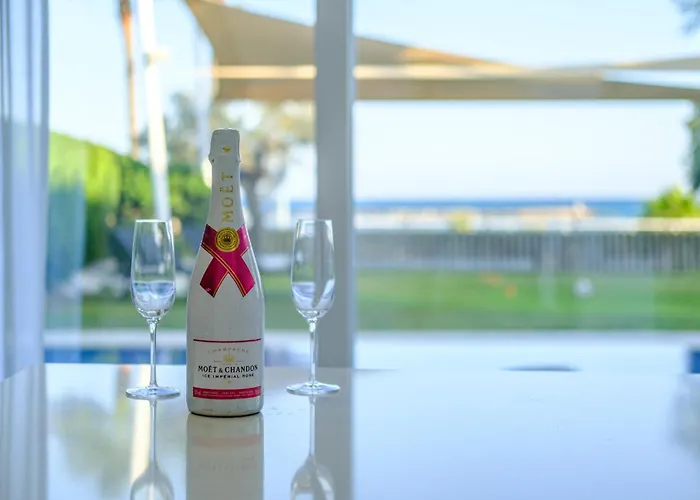 Goldfish - 5br Beachfront Luxury With Pool & Jacuzzi