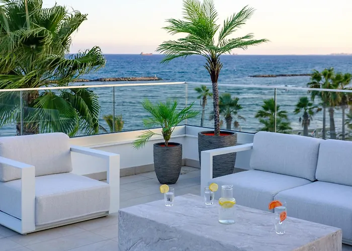 Goldfish - 5br Beachfront Luxury With Pool & Jacuzzi