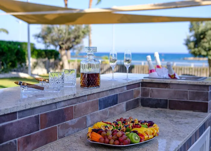 Goldfish - 5br Beachfront Luxury With Pool & Jacuzzi Vila *