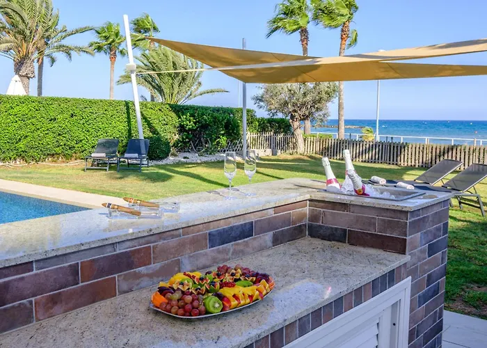 Goldfish - 5br Beachfront Luxury With Pool & Jacuzzi Vila Voroklini