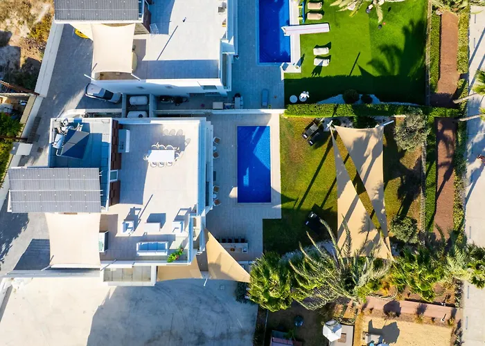 Vila Goldfish - 5br Beachfront Luxury With Pool & Jacuzzi Voroklini