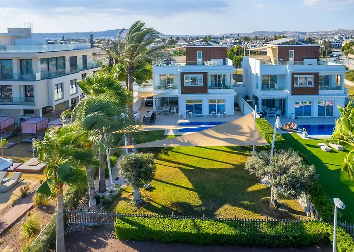 Goldfish - 5br Beachfront Luxury With Pool & Jacuzzi