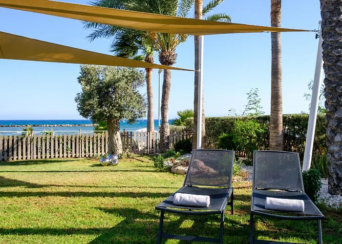 Goldfish - 5br Beachfront Luxury With Pool & Jacuzzi