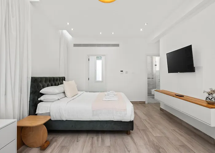 Goldfish - 5br Beachfront Luxury With Pool & Jacuzzi Vila *