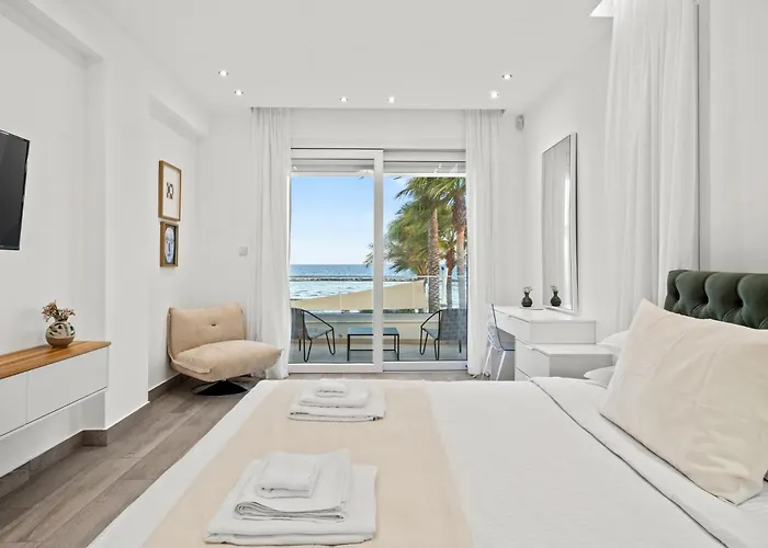 Goldfish - 5br Beachfront Luxury With Pool & Jacuzzi Vila