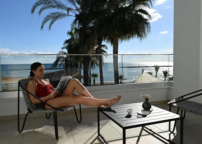 Vila Goldfish - 5br Beachfront Luxury With Pool & Jacuzzi