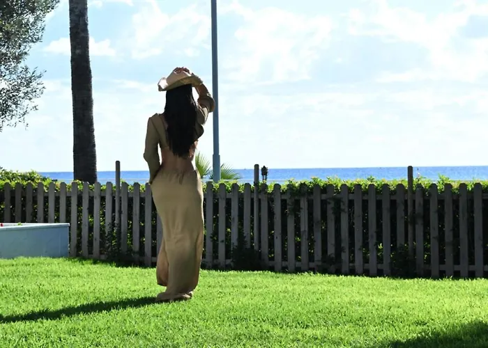 Vila Goldfish - 5br Beachfront Luxury With Pool & Jacuzzi